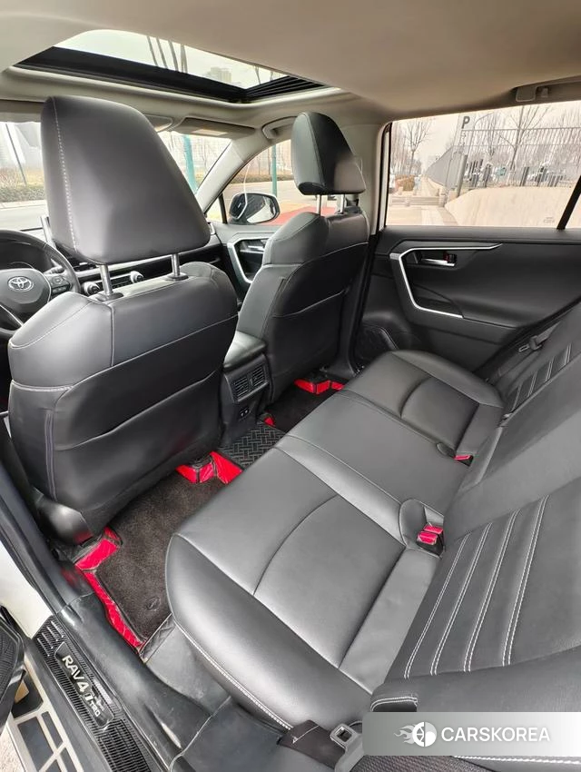 Toyota RAV4 2021 Белый из Китая