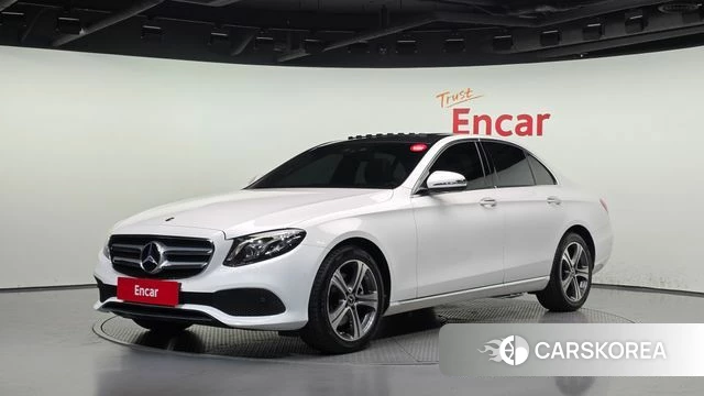 Mercedes-Benz E-Class W213 2019 Белый из Кореи