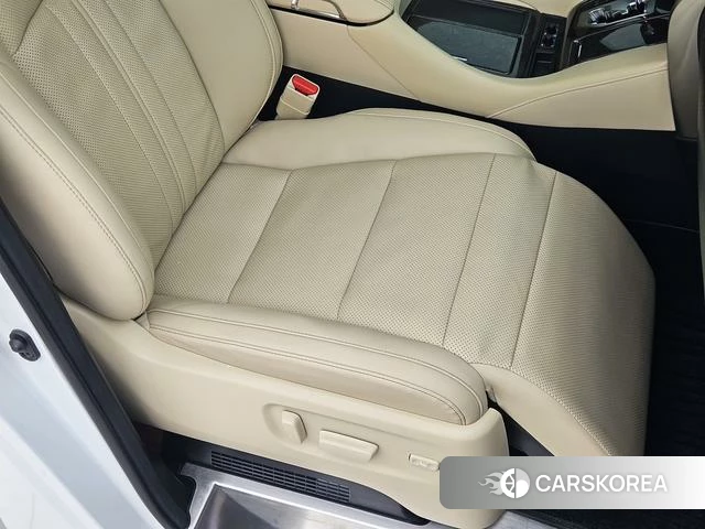 Toyota Vellfire 2022 Белый из Китая
