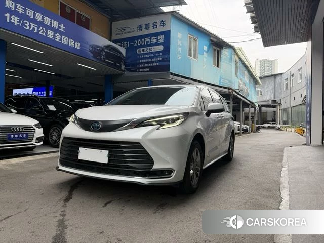 Toyota Sienna 2024 Белый из Китая