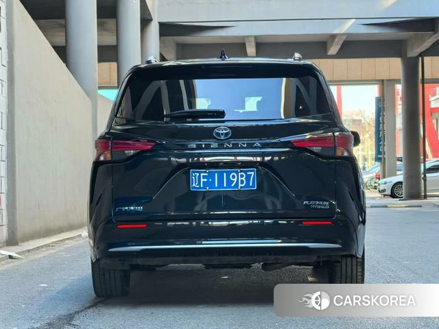 Toyota Sienna 2023 Черный из Китая