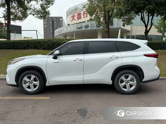 Toyota Highlander 2023 Белый из Китая