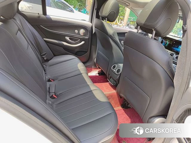 Mercedes-Benz E-Class 2023 Белый из Китая