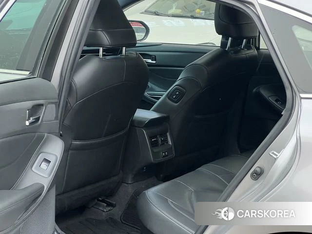 Toyota Avalon 2021 Серебристо-серый из Китая