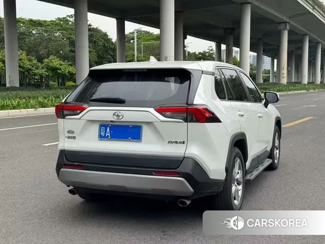 Toyota RAV4 2021 Белый из Китая