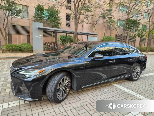 Lexus LS500h 5th generation 2023 Черный из Кореи