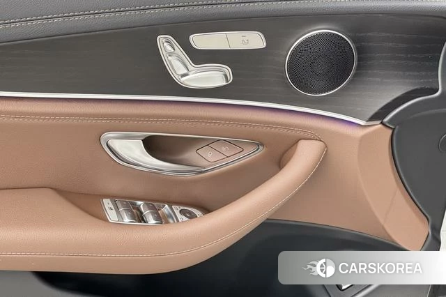 Mercedes-Benz E-Class 2021 Белый из Китая