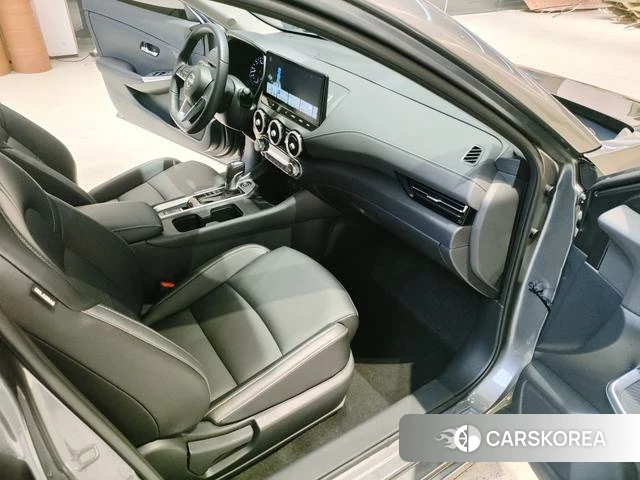 Nissan Sylphy 2025 Серебристо-серый из Китая