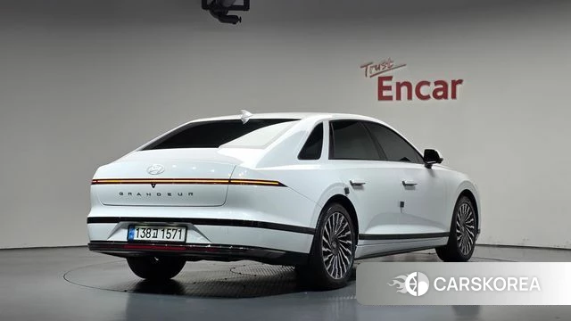Hyundai Grandeur Hybrid (GN7) 2024 Белый из Кореи