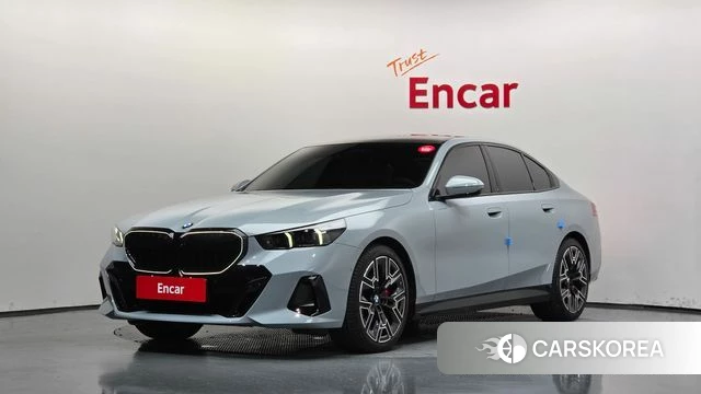 BMW 5 Series (G60) 2026 Цвет галактики из Кореи