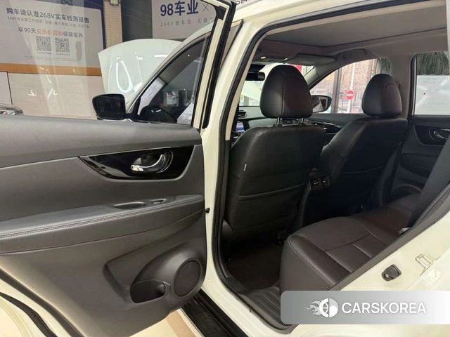 Nissan X-Trail 2023 Белый из Китая