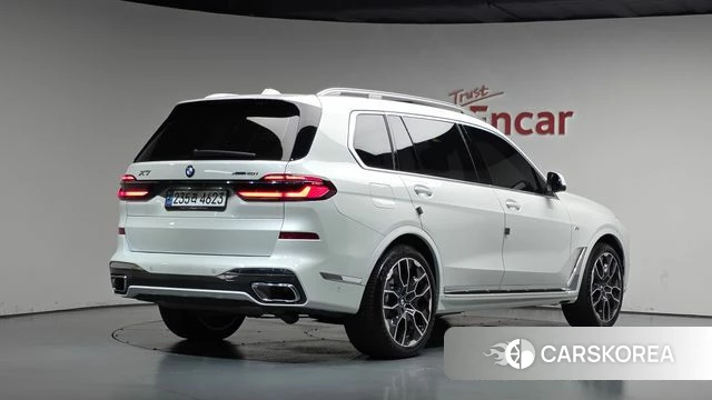 BMW X7 (G07) 2024 Белый из Кореи