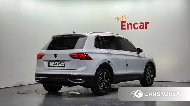Volkswagen Tiguan second Generation 2021 Белый из Кореи