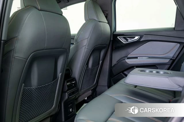 Audi Q4 2024 Серебристо-серый из Китая