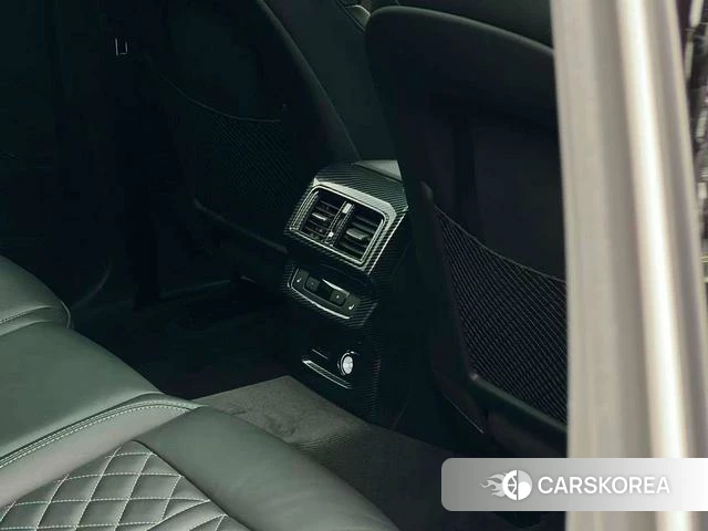 Audi Q5L 2022 Белый из Китая