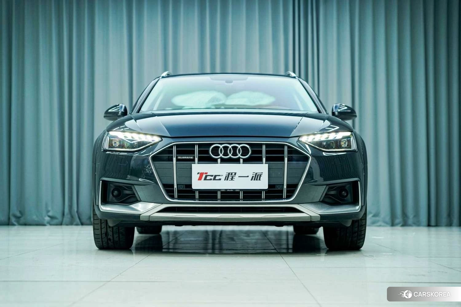 Audi A4L 2020 Темно-серый из Китая