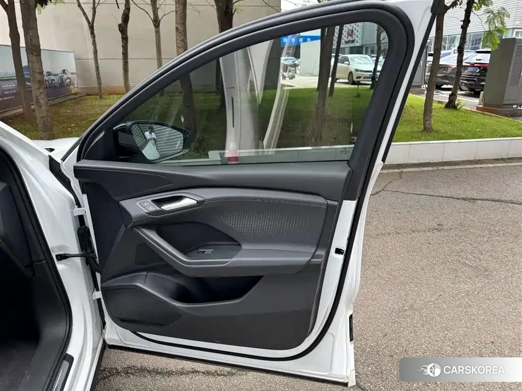 Audi Q6L 2025 Белый из Китая