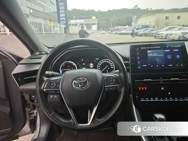 Toyota Avalon 2023 Серебристо-серый из Китая
