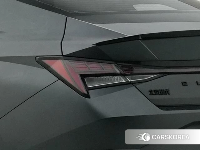 Hyundai Elantra 2023 Темно-серый из Китая