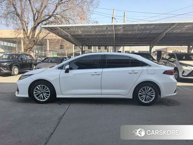 Toyota Allion 2021 Белый из Китая