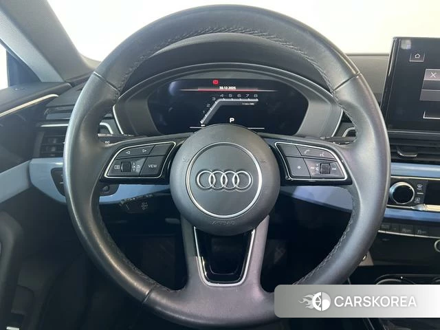 Audi Q5L 2023 Темно-серый из Китая