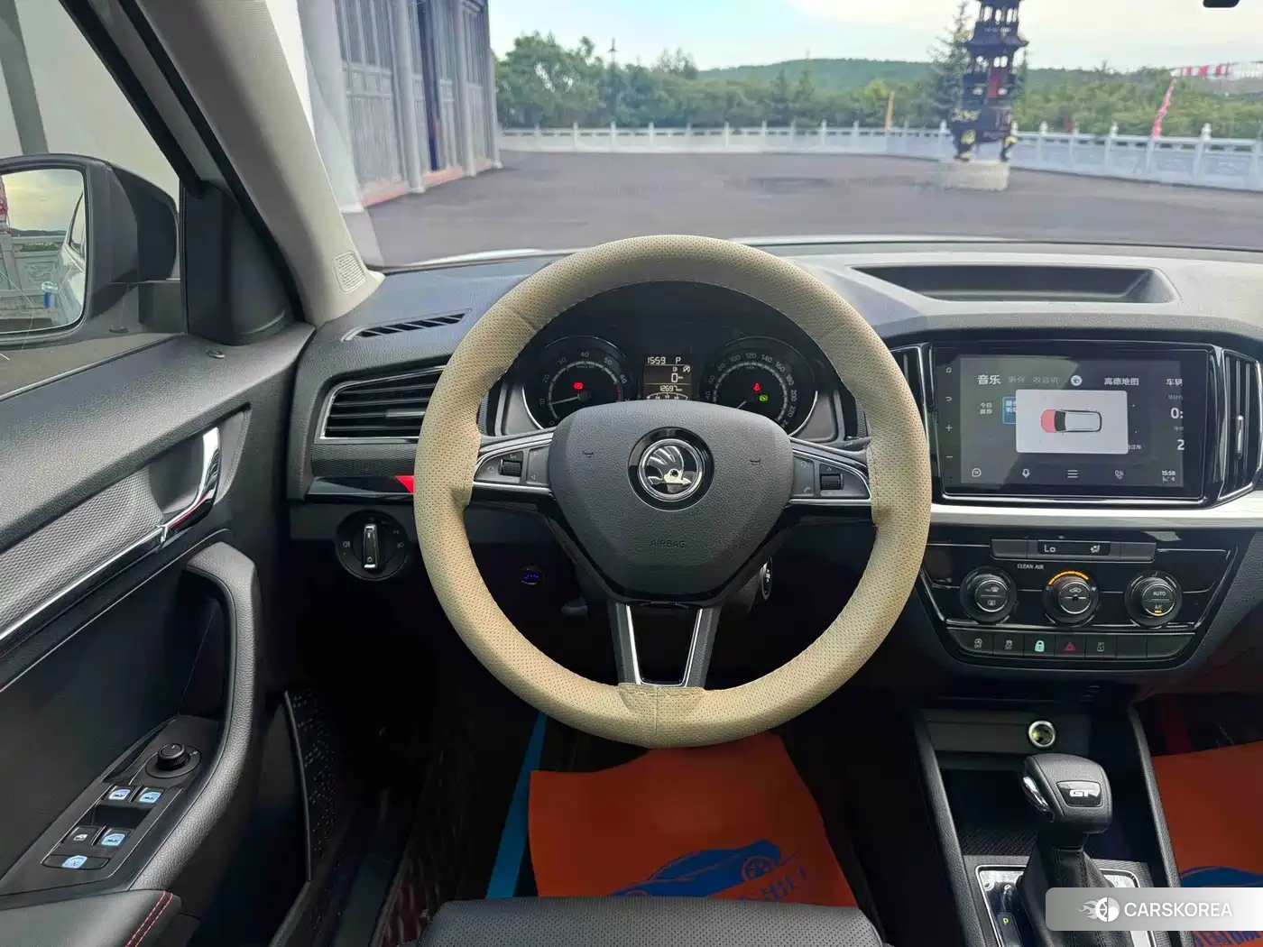 Skoda Kamiq 2023 Белый из Китая