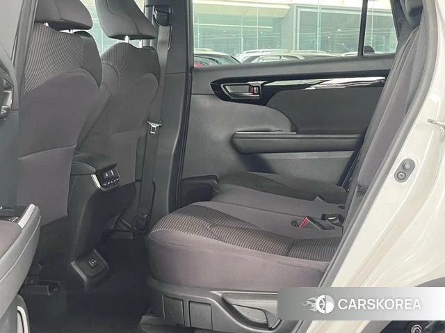 Toyota Crown 2021 Белый из Китая