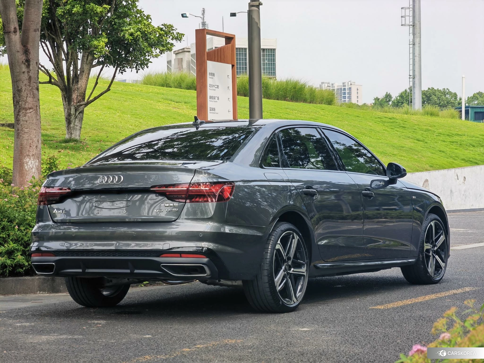 Audi A4L 2025 Темно-серый из Китая