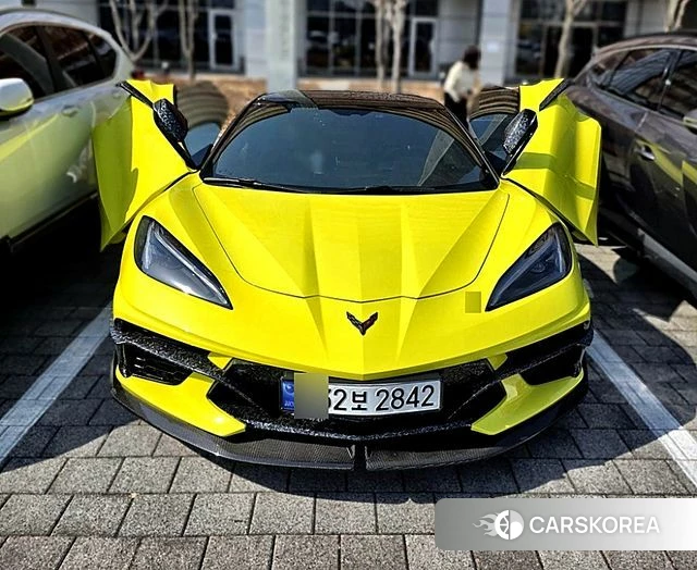 Chevrolet Corvette 2023 Желтый из Кореи