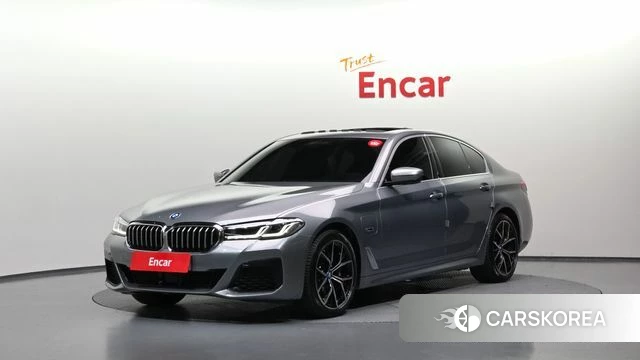 BMW 5 Series (G30) 2022 Серебристо-серый из Кореи