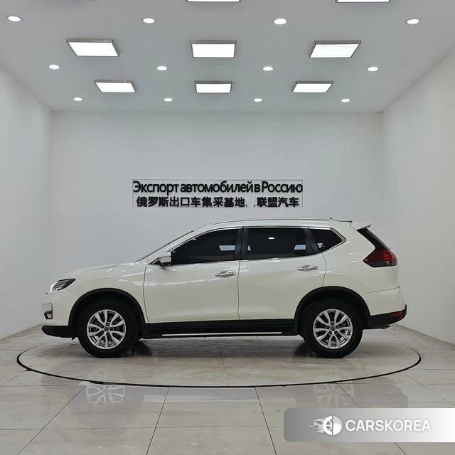Nissan X-Trail 2022 Белый из Китая