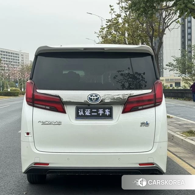 Toyota Alphard 2021 Белый из Китая