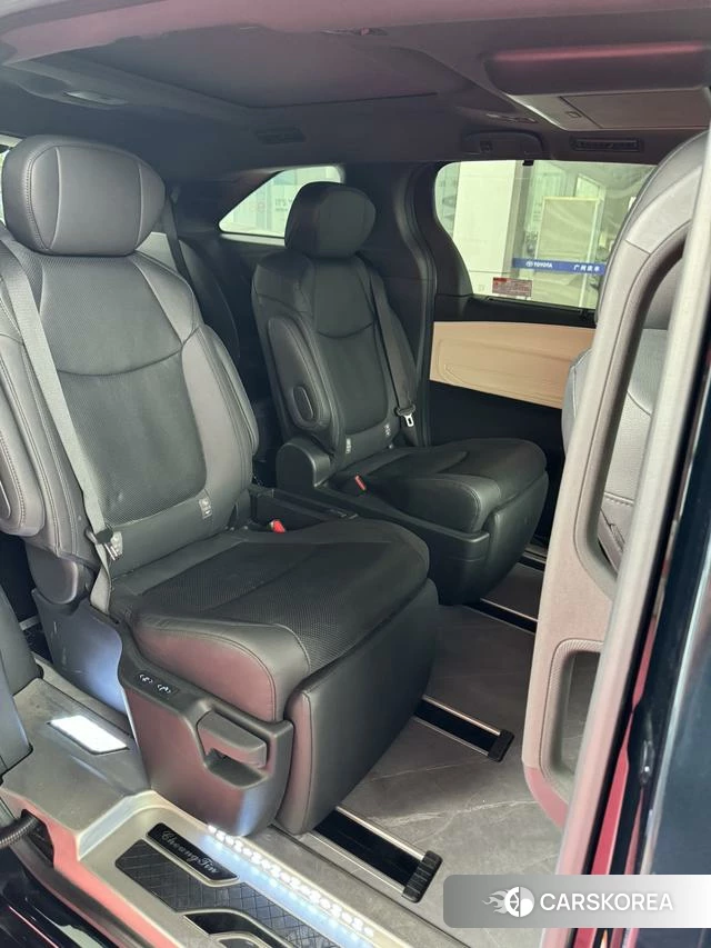 Toyota Granvia 2023 Синий из Китая