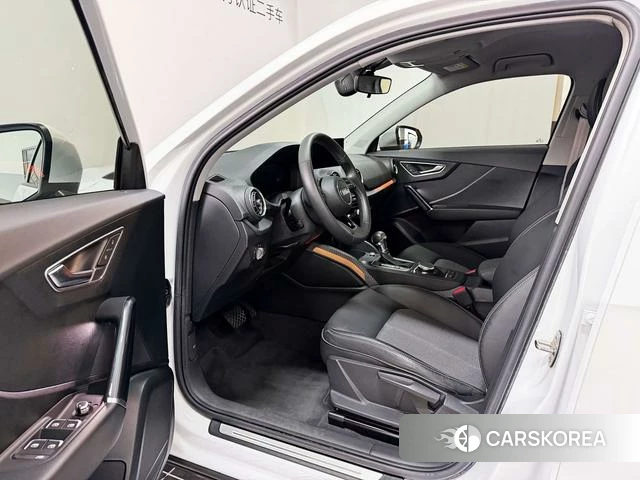 Audi Q2L 2021 Белый из Китая