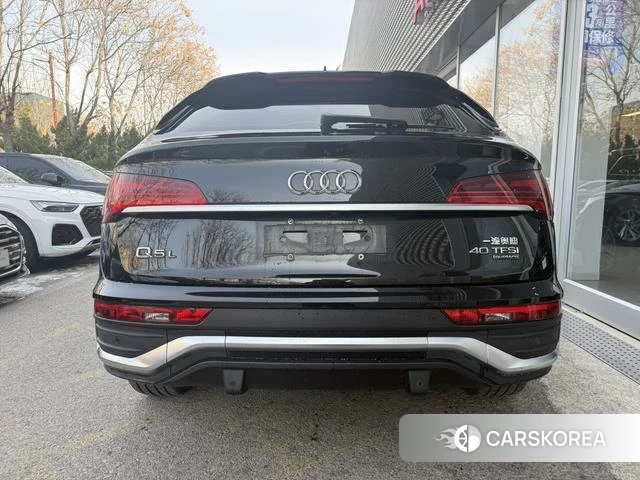 Audi Q5L 2021 Черный из Китая