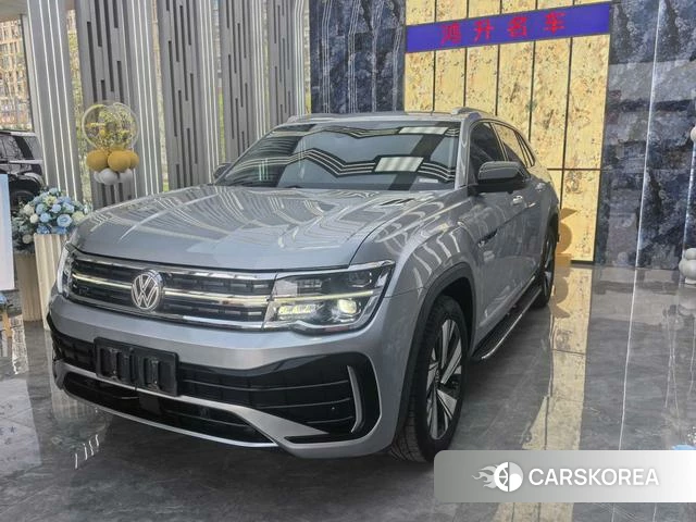 Volkswagen Teramont 2023 Серебристо-серый из Китая