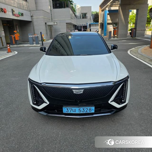 Cadillac Lyric 2024 Белый из Кореи