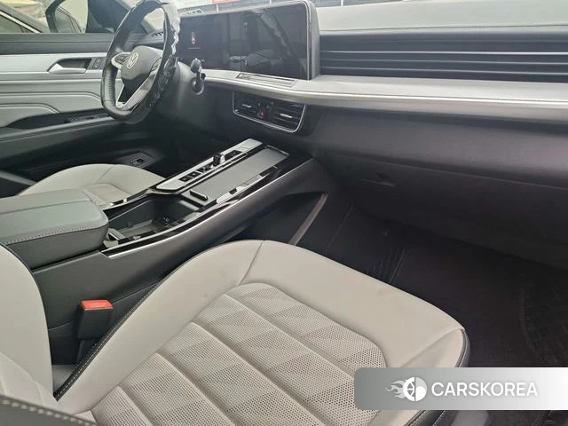 Volkswagen Tavendor 2024 Черный из Китая