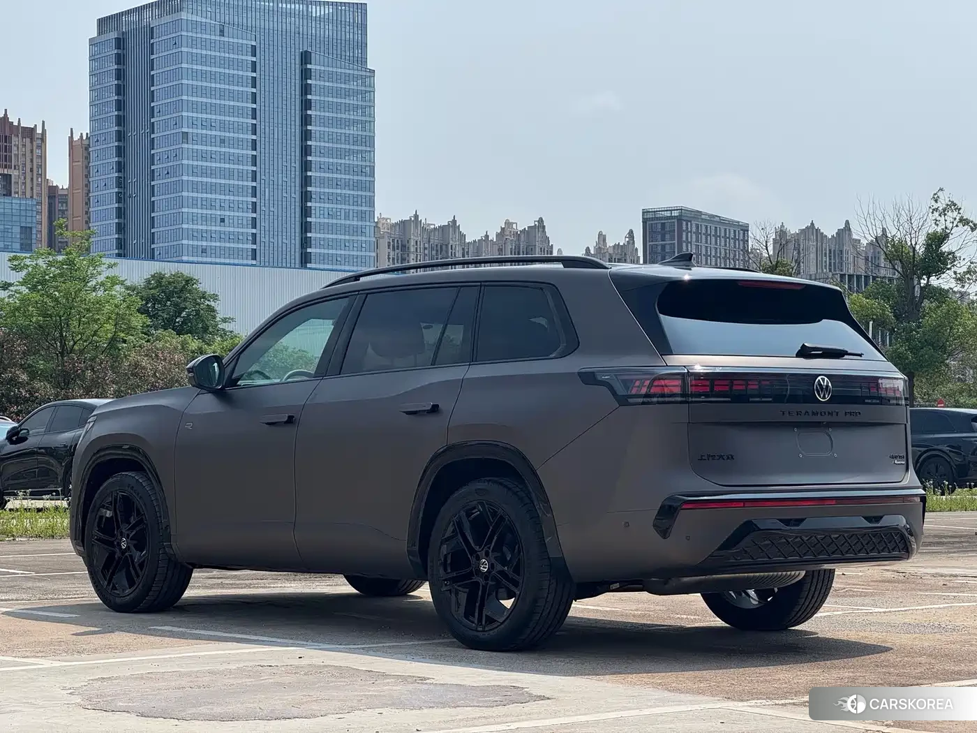 Volkswagen Touareg 2025 Champagne/brown из Китая