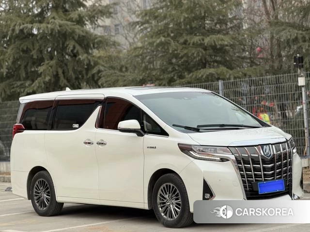 Toyota Alphard 2021 Белый из Китая