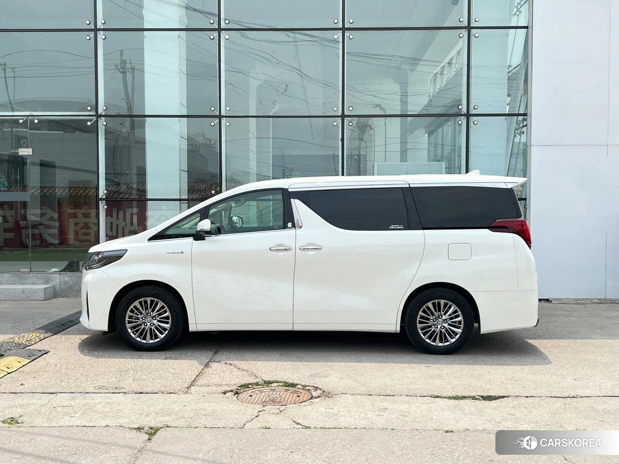 Toyota Alphard 2020 Белый из Китая