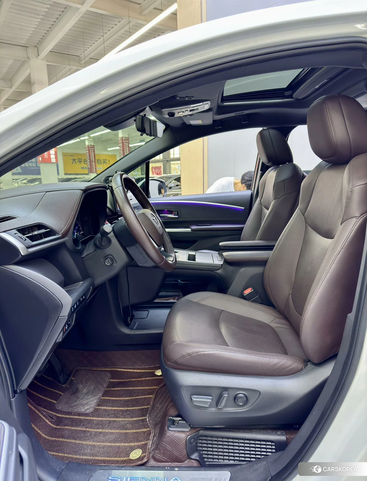 Toyota Sienna 2021 Белый из Китая