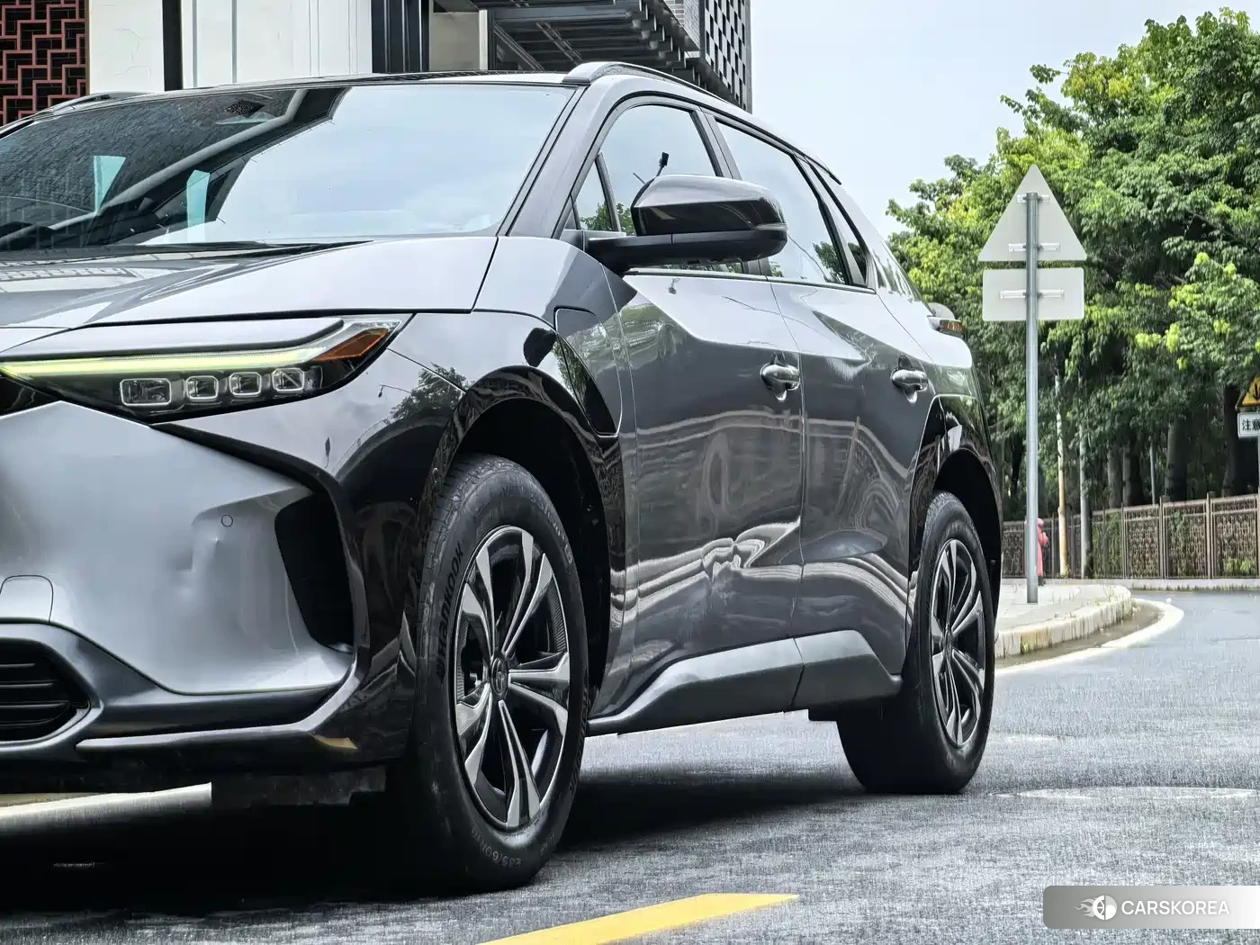 Toyota bZ4X 2023 Silver/gray из Китая