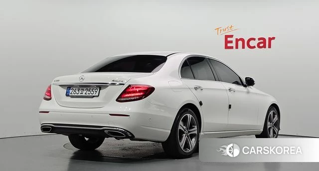 Mercedes-Benz E-Class W213 2018 Белый из Кореи