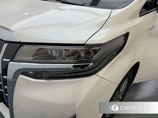 Toyota Alphard 2022 Белый из Китая