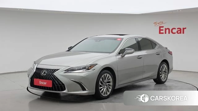 Lexus ES300h 7th generation 2024 Серебристо-серый из Кореи