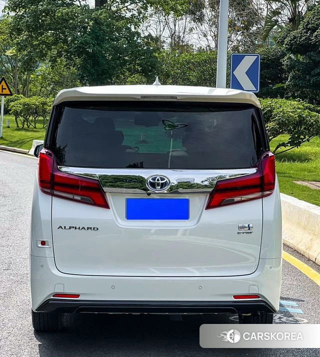 Toyota Alphard 2022 Белый из Китая