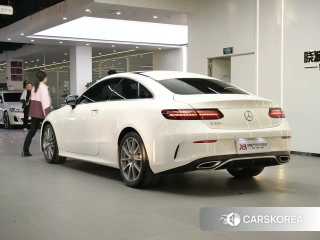 Mercedes-Benz E-Class 2021 Белый из Китая