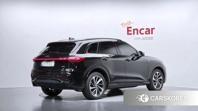 Audi Q5 (80A) 2025 Черный из Кореи