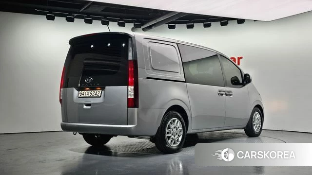 Hyundai Staria 2022 Серебряный из Кореи